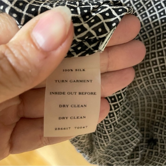 #148- ANN TAYLOR -100% silk blouse - Picture 3 of 4